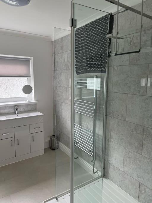 Town Centre Studio Flat Merthyr Tydfil Exterior photo
